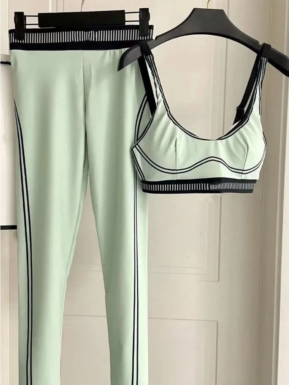 Alo Yoga Airlift Set